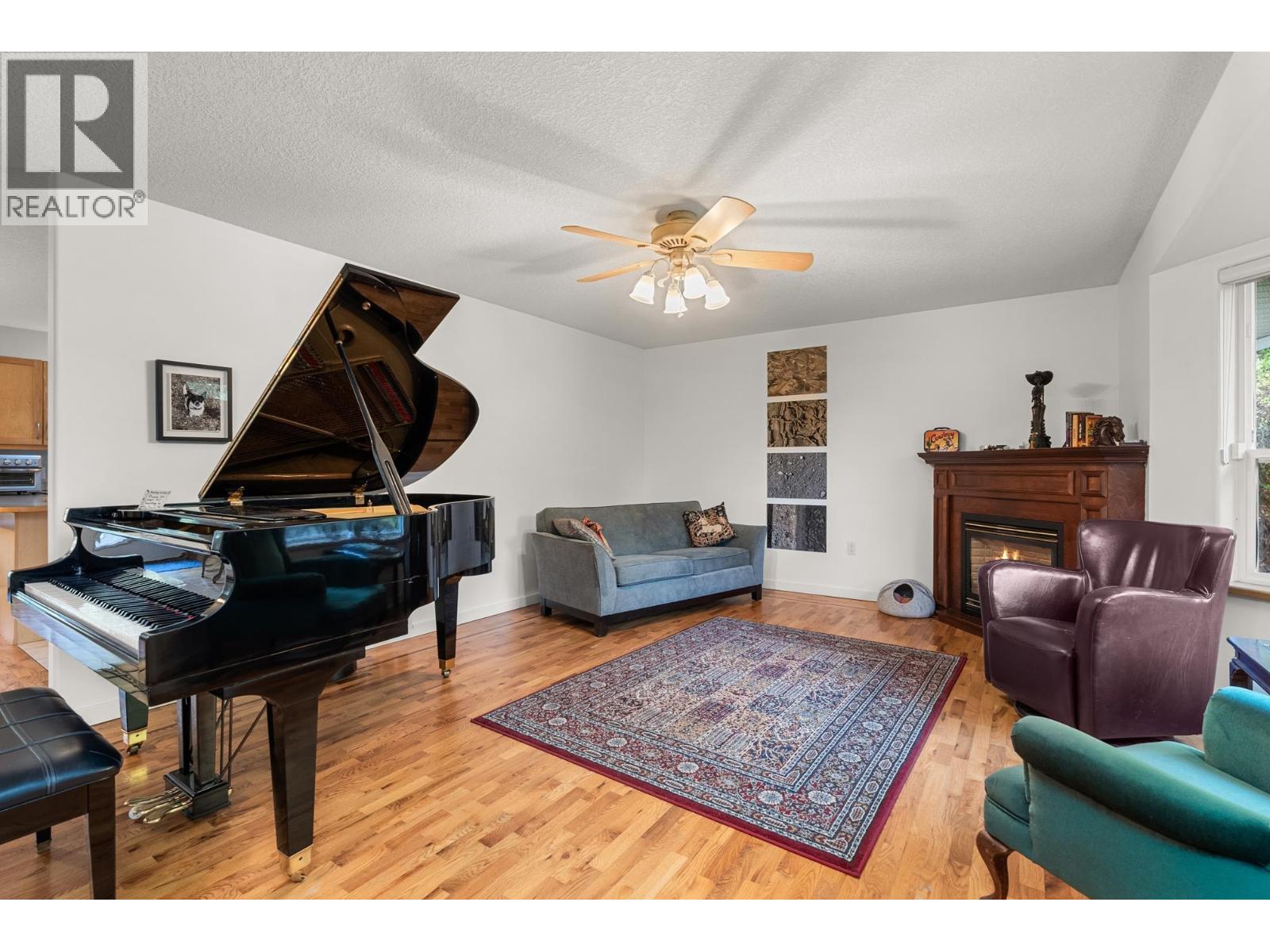 1559 PARK AVENUE, Roberts Creek