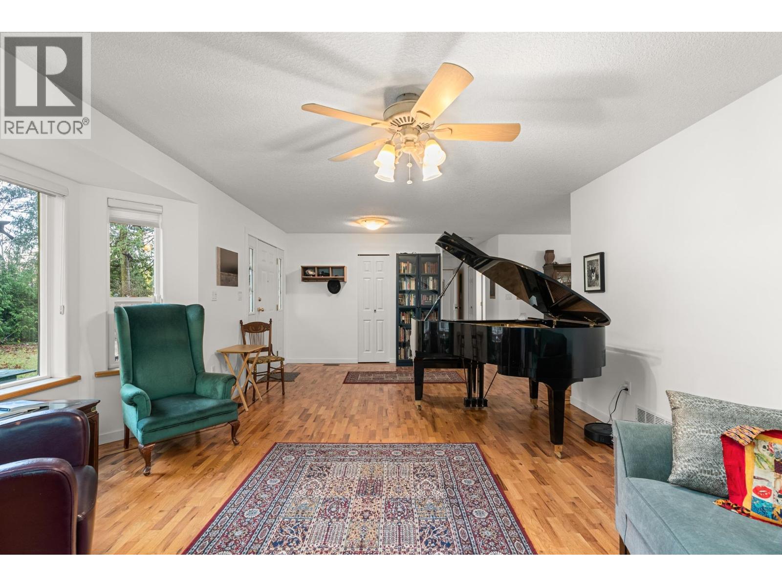 1559 PARK AVENUE, Roberts Creek