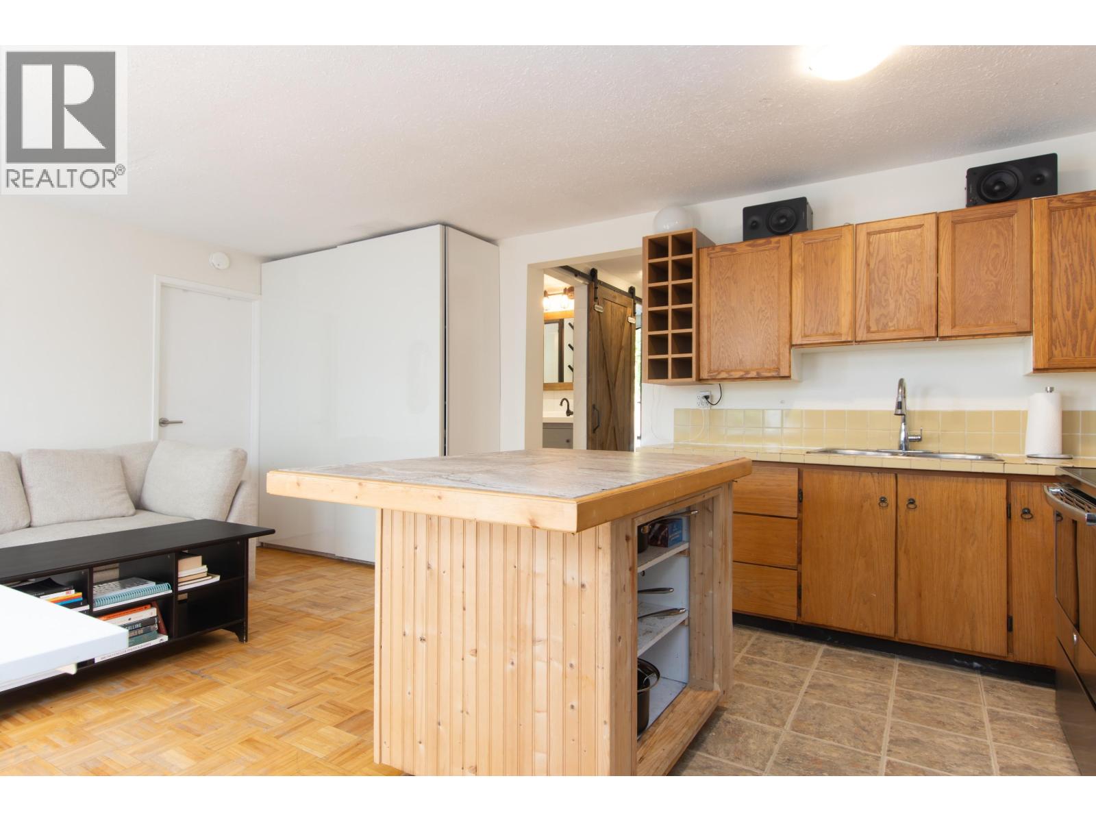 2000 MIDNIGHT WAY, Squamish