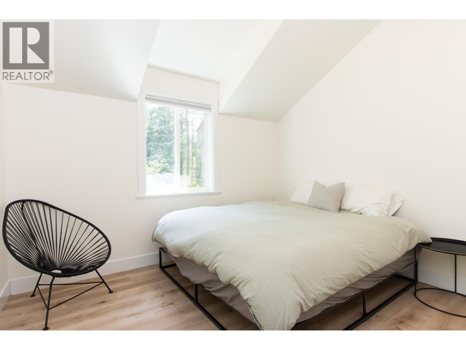 2000 MIDNIGHT WAY, Squamish