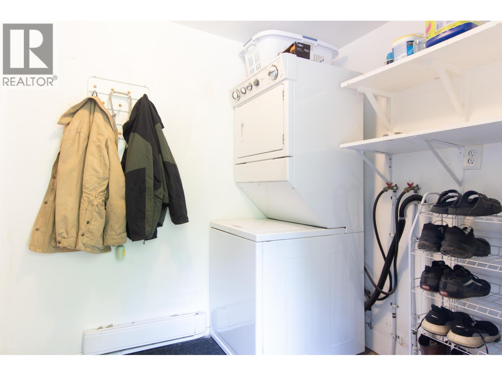 2000 MIDNIGHT WAY, Squamish