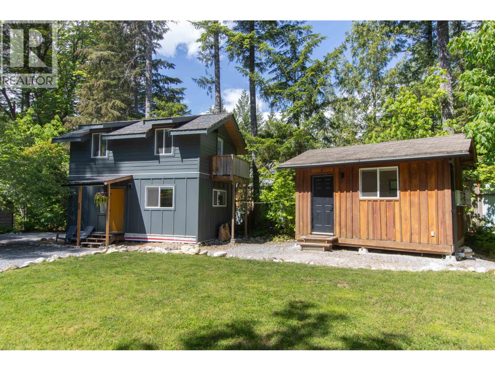 2000 MIDNIGHT WAY, Squamish