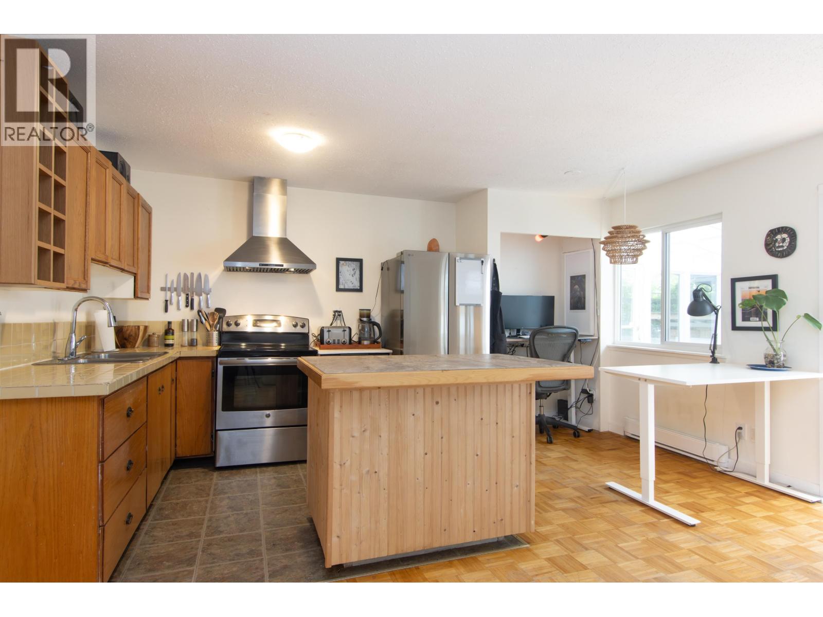 2000 MIDNIGHT WAY, Squamish