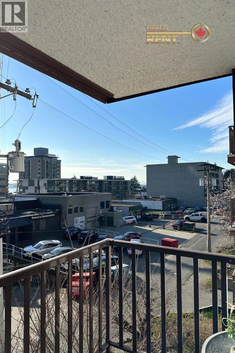 208 131 W 4TH STREET, North Vancouver