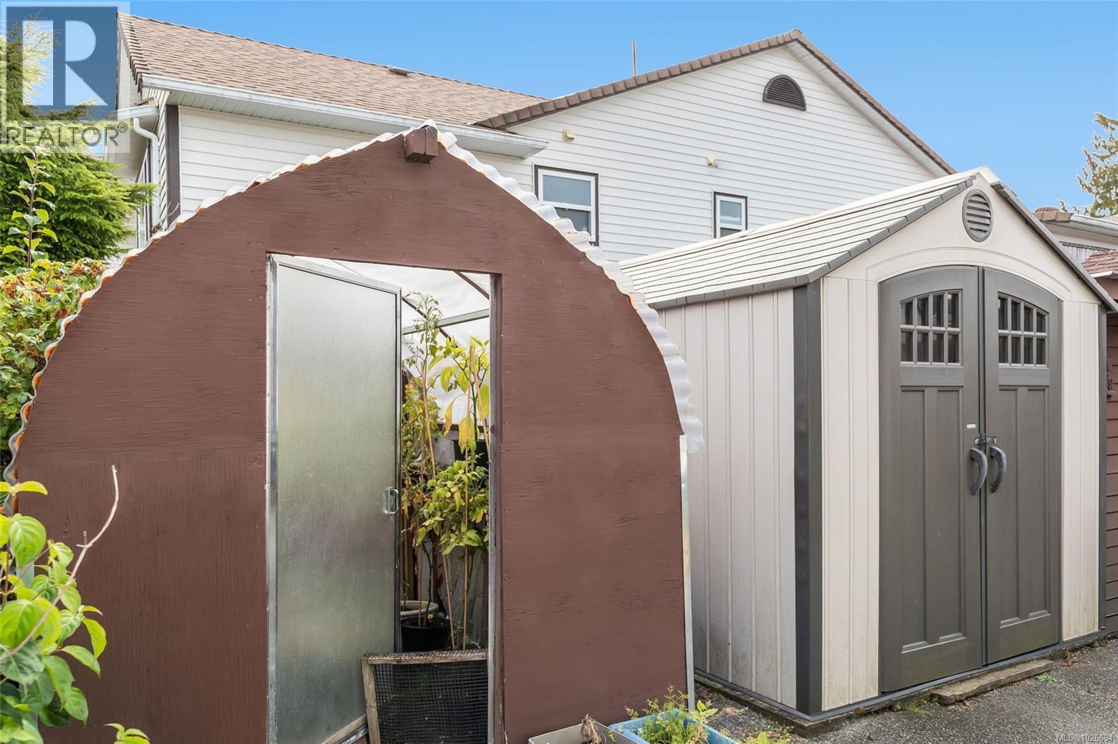 697 WOODBURN ST - 28