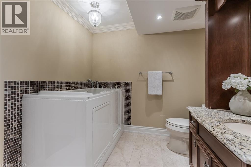 2170 MARINE Drive Unit# 2008, Oakville, Ontario, L6L5V1 — Photo 5