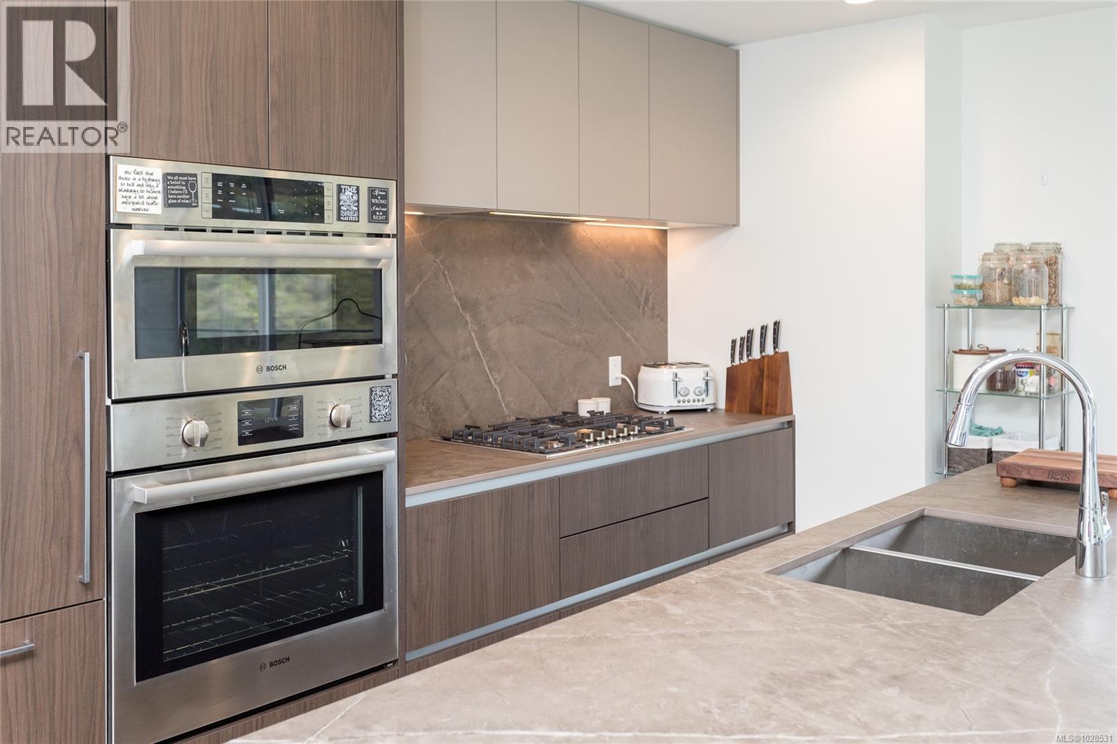 915 2000 Hannington Road, Langford