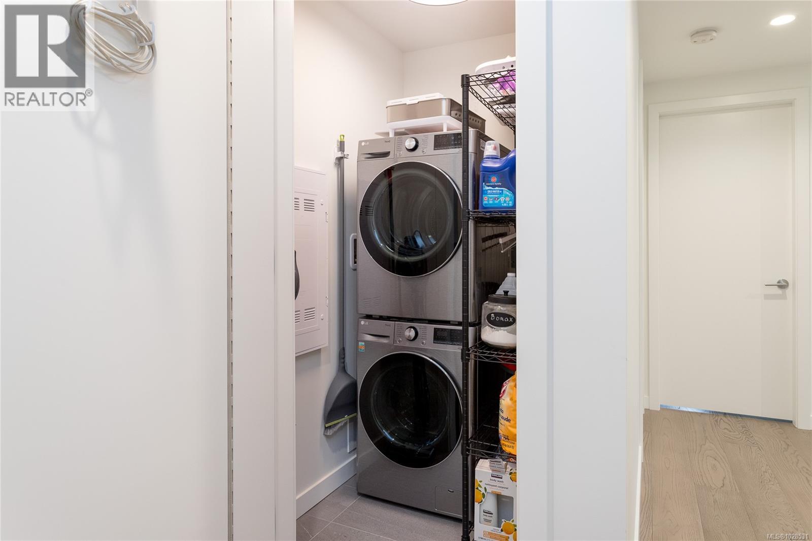 915 2000 Hannington Road, Langford