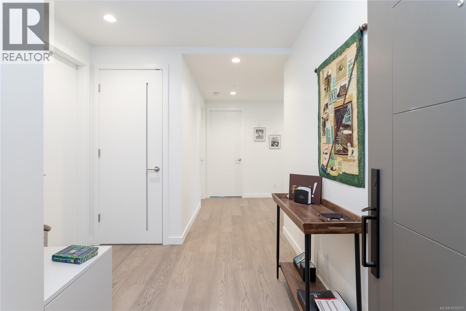 915 2000 Hannington Road, Langford