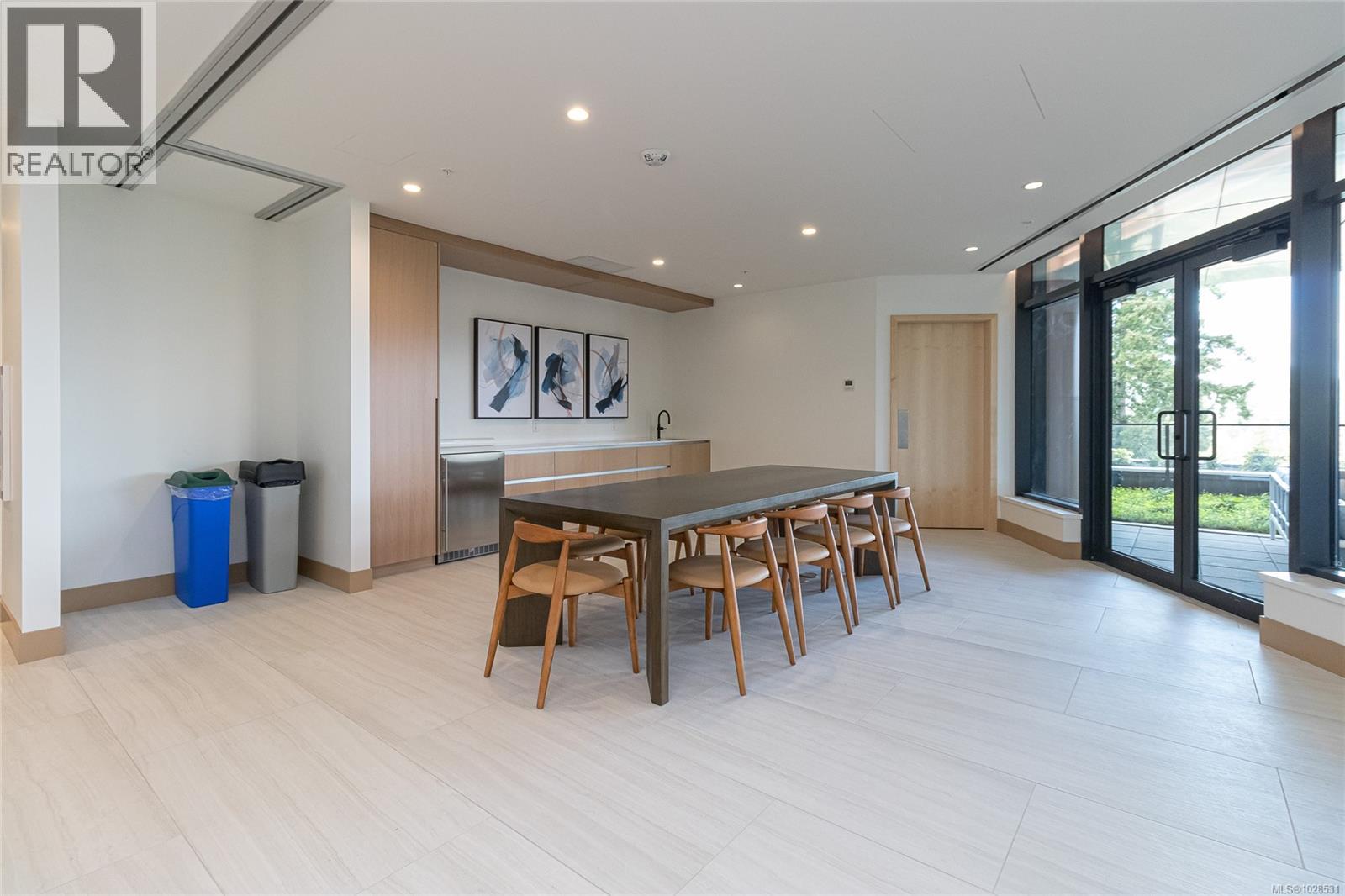 915 2000 Hannington Road, Langford