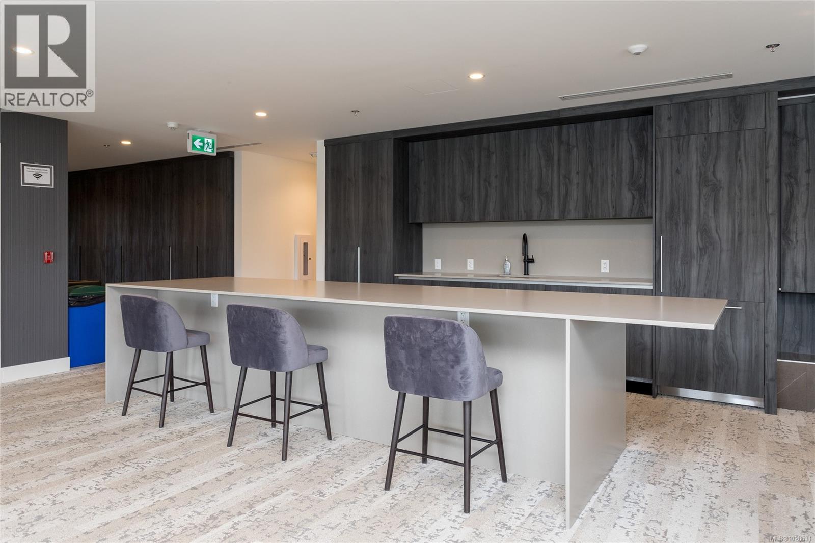 915 2000 Hannington Road, Langford