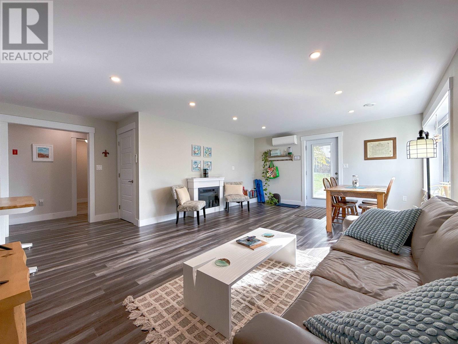 26 Allen Street - 38