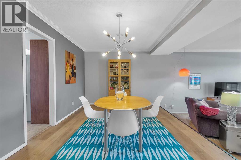 Single Family House for Sale in    Street NW Varsity Calgary 