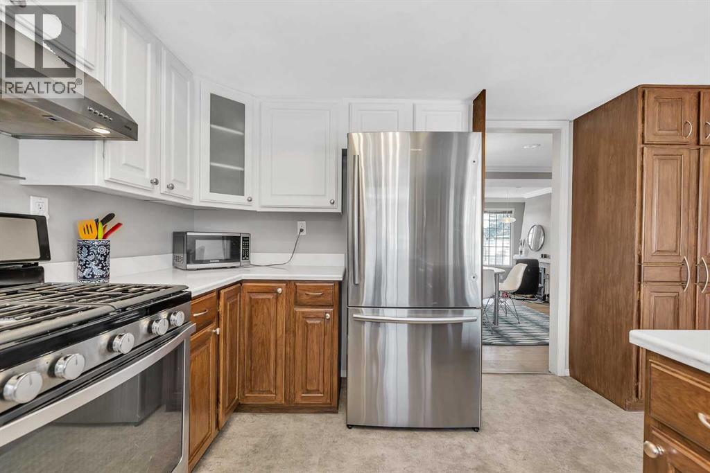 Single Family House for Sale in    Street NW Varsity Calgary 