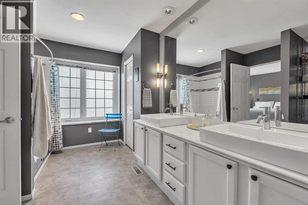 Single Family House for Sale in    Street NW Varsity Calgary 