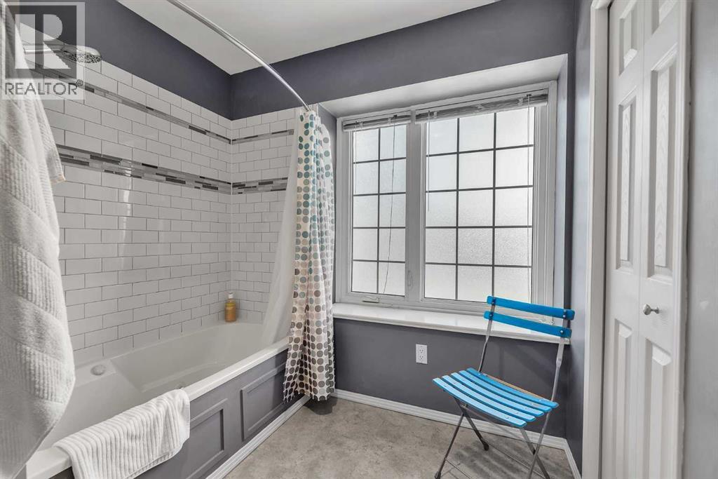 Single Family House for Sale in    Street NW Varsity Calgary 