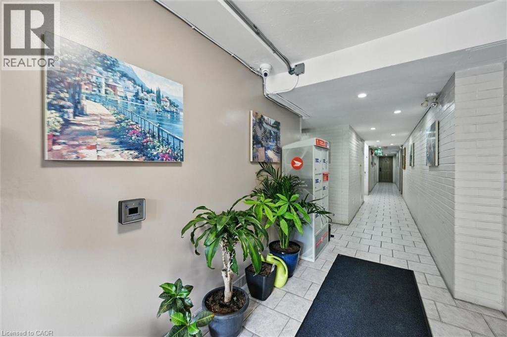 #43 2373 KING STREET E - 4