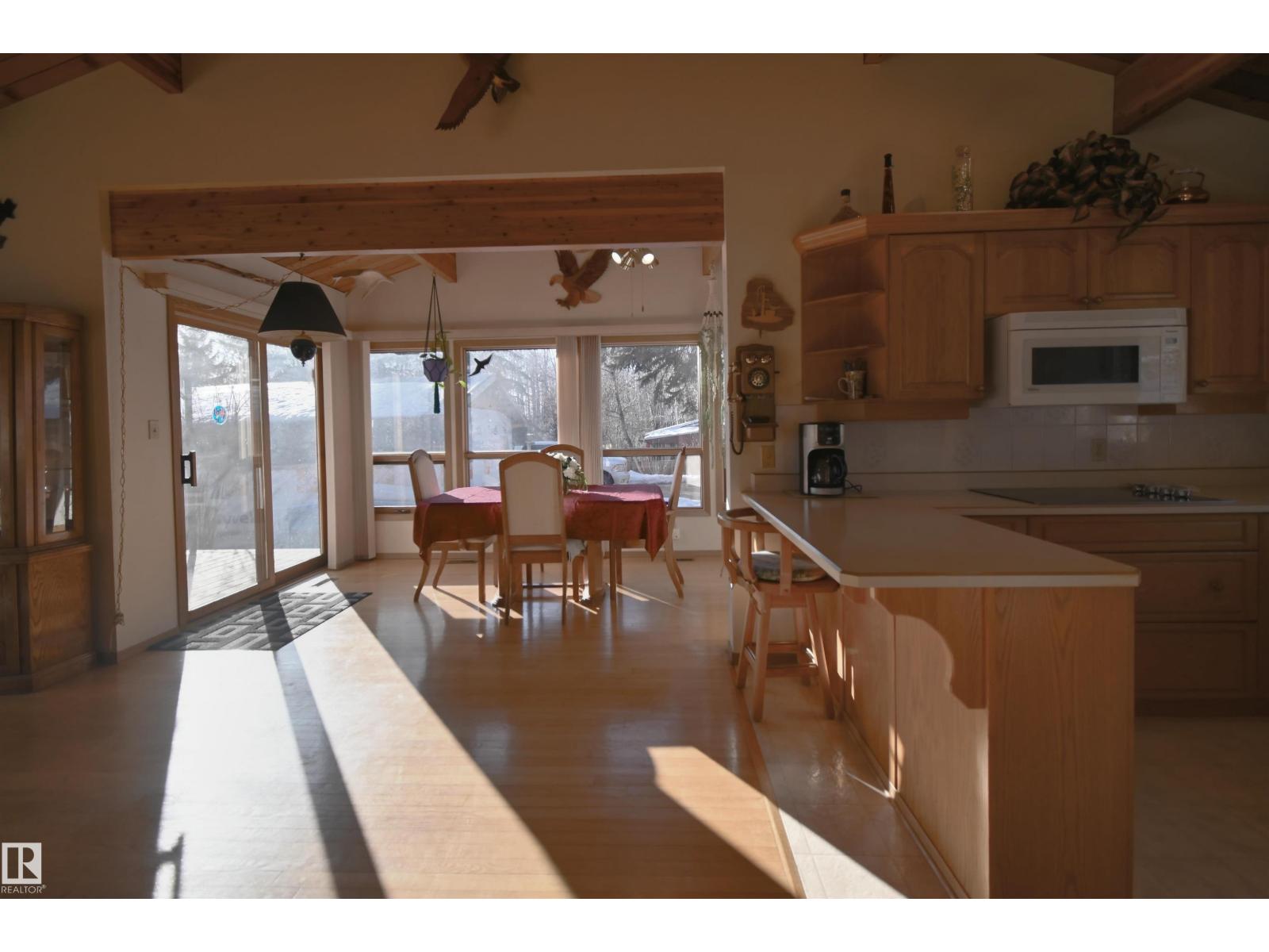 #128 4521 LAKESHORE RD - 10