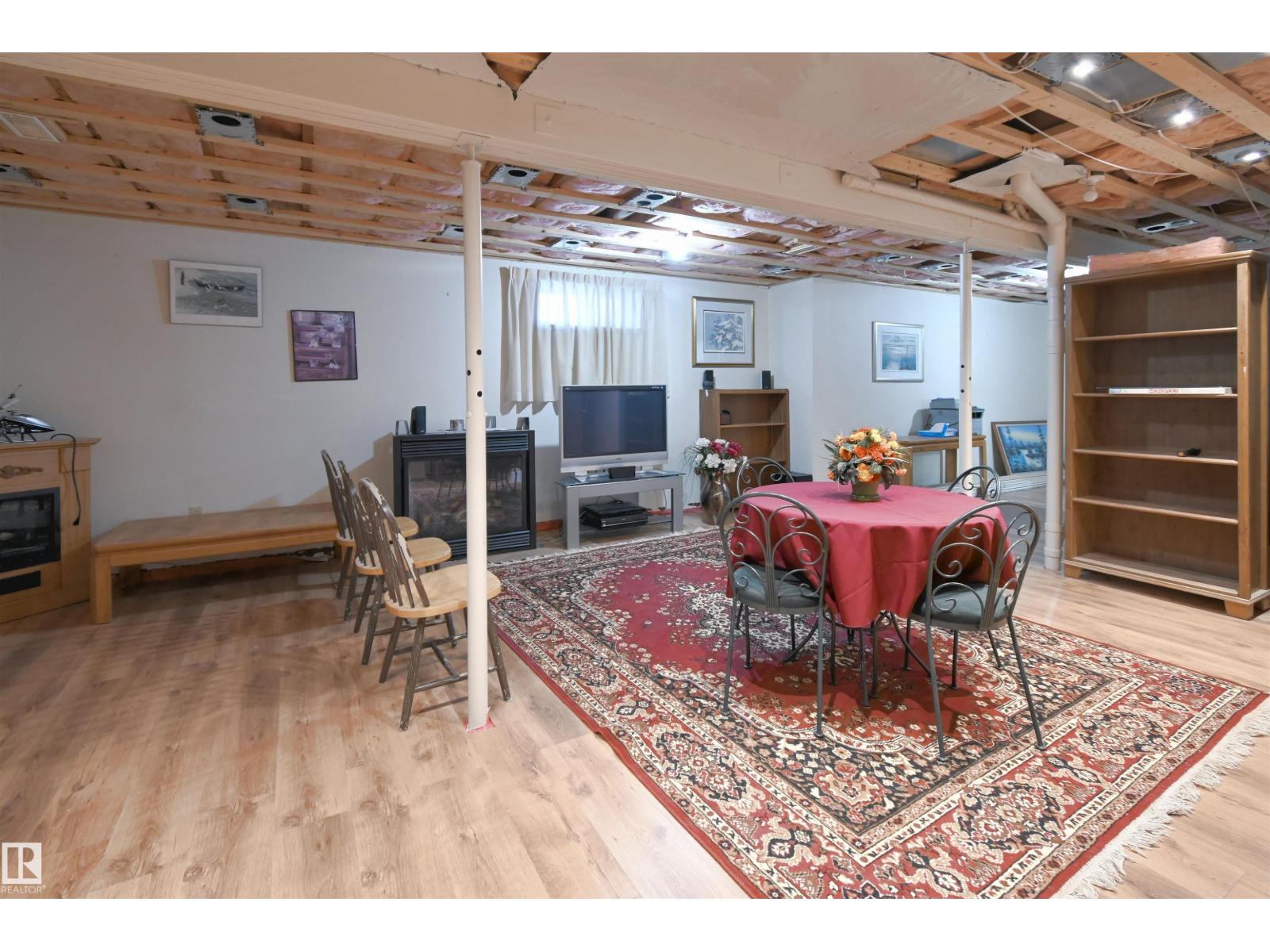 #128 4521 LAKESHORE RD - 25