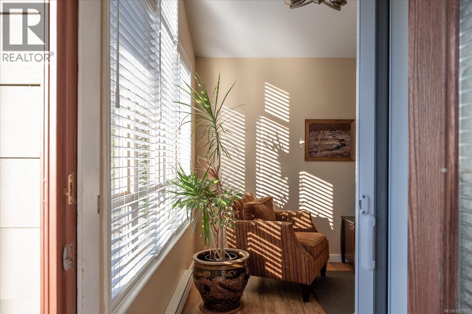 703 261 Mills St, Parksville