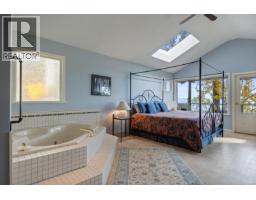 3495 Harwood Rd, Hornby Island, BC V0R1Z0 Photo 21