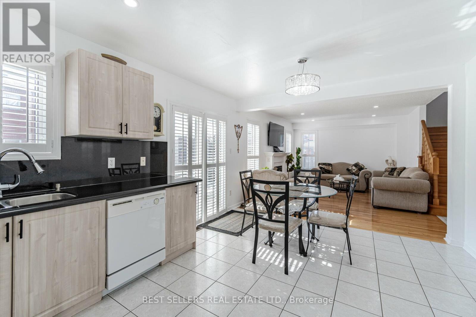 4 BERESFORD CRESCENT - 15