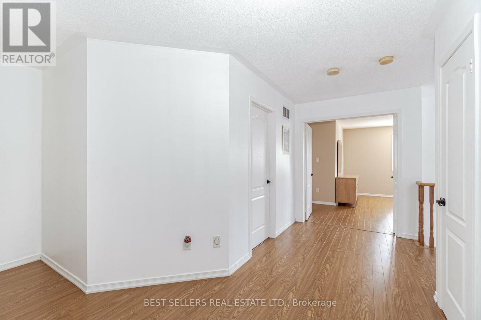 4 BERESFORD CRESCENT - 20