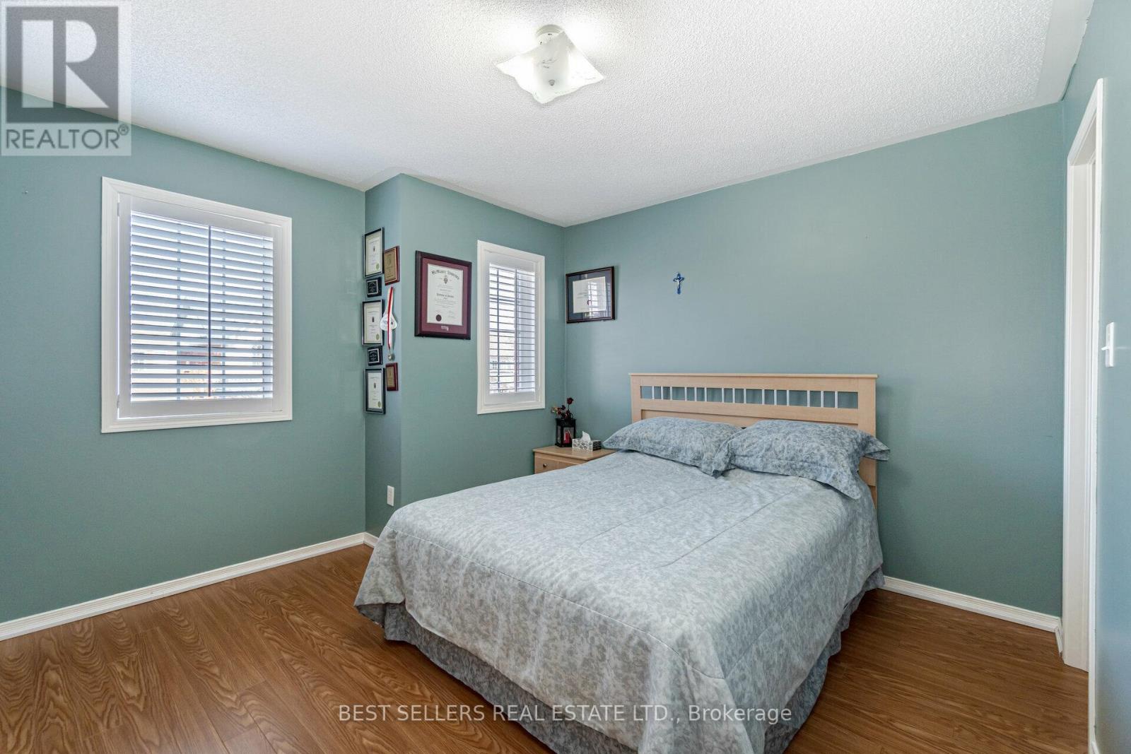 4 BERESFORD CRESCENT - 26