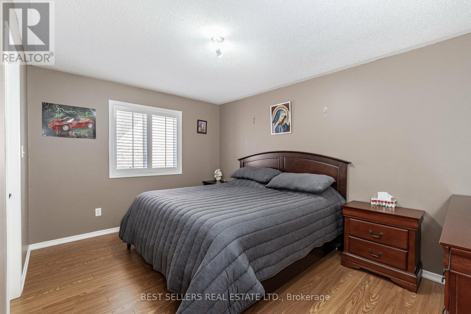 4 BERESFORD CRESCENT - 27