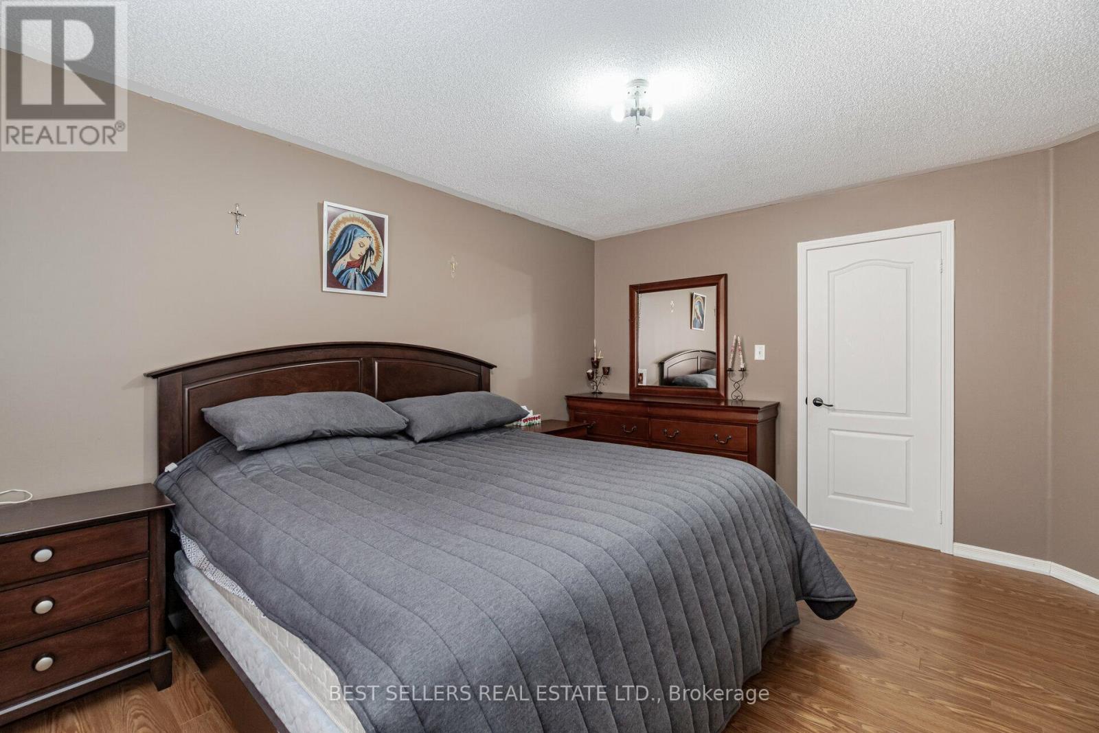 4 BERESFORD CRESCENT - 28