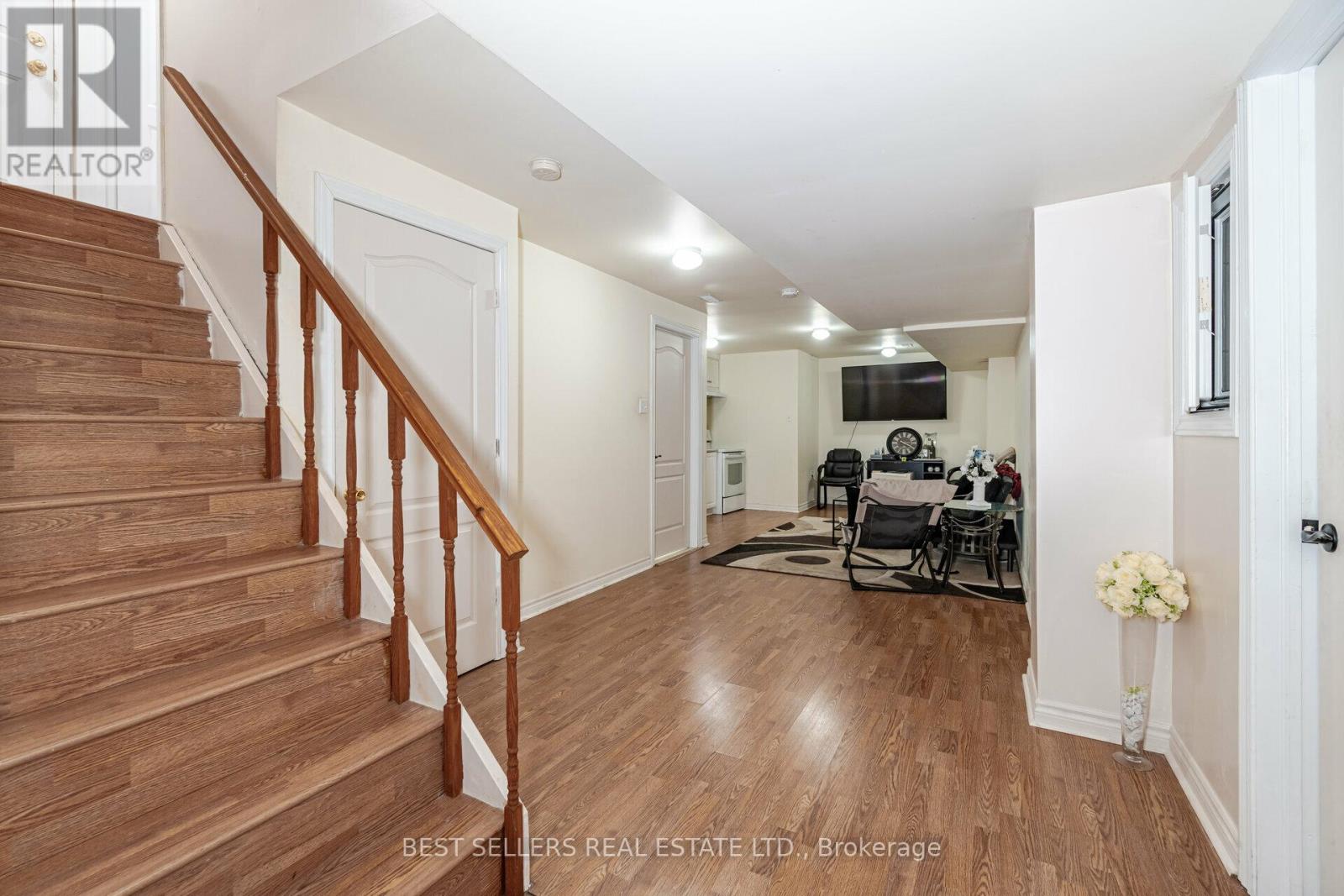 4 BERESFORD CRESCENT - 30