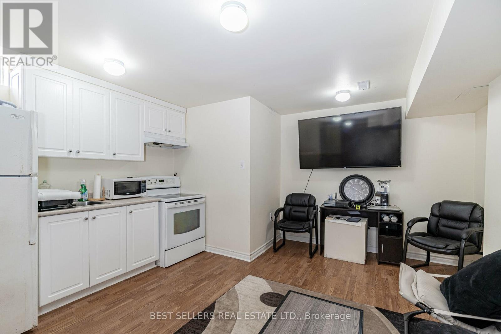 4 BERESFORD CRESCENT - 32