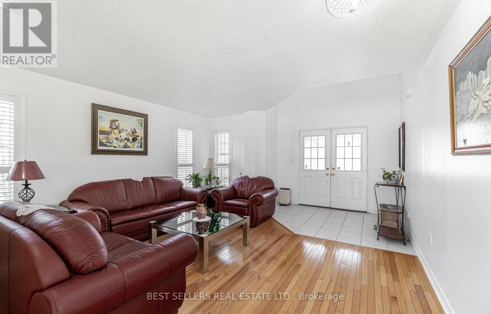 4 BERESFORD CRESCENT - 6