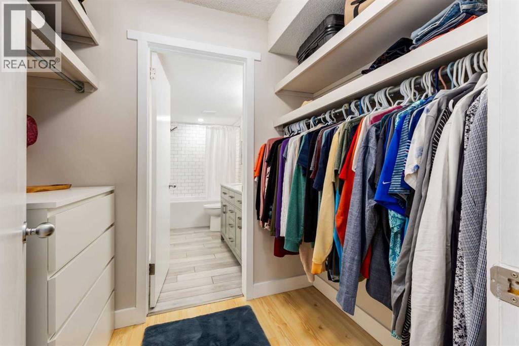 Single Family House for Sale in    Street SW Killarney/Glengarry Calgary 