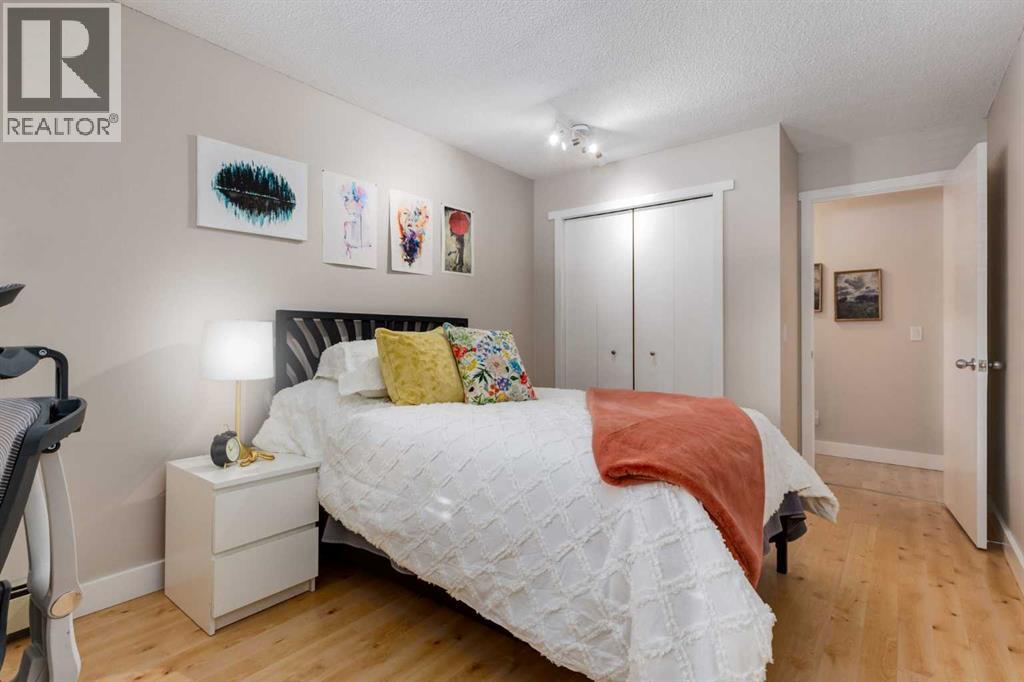 Single Family House for Sale in    Street SW Killarney/Glengarry Calgary 