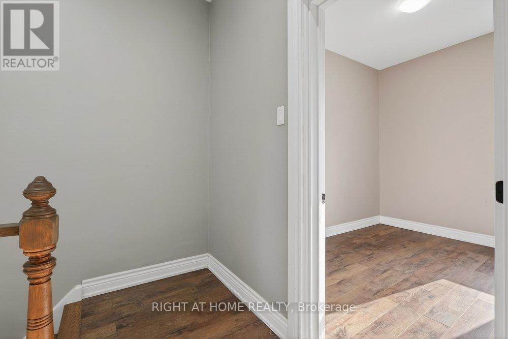 141 RAY STREET N - 22