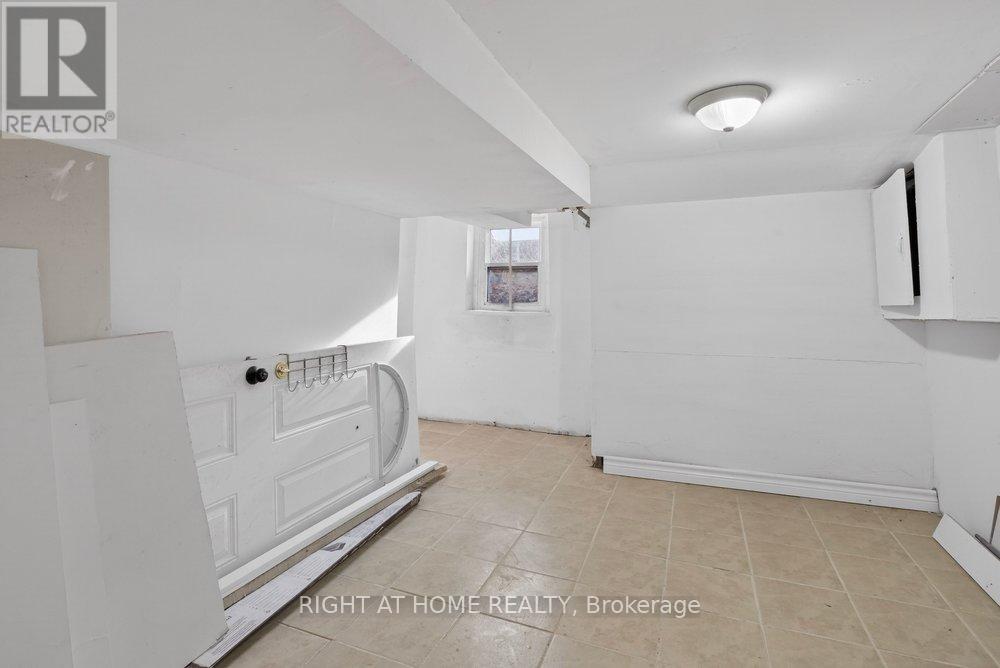 141 RAY STREET N - 32