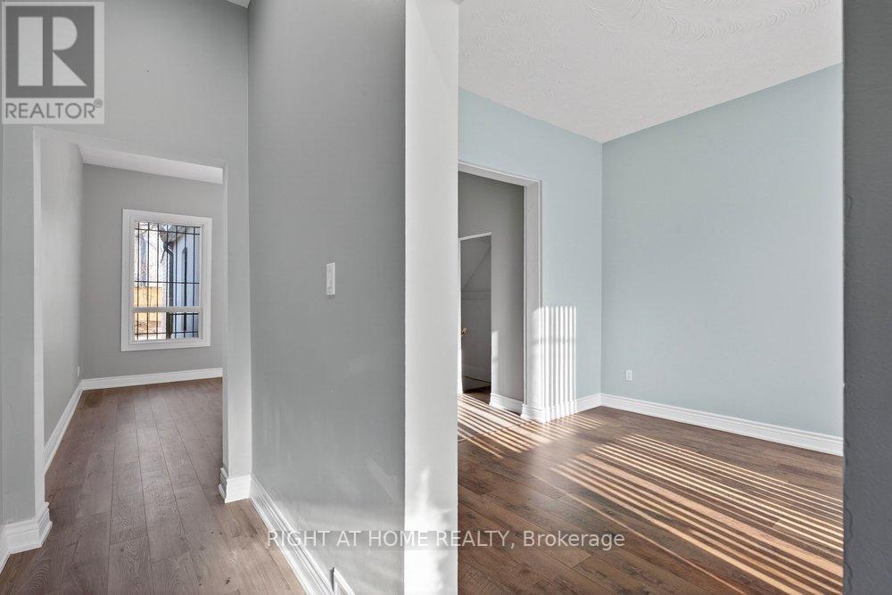 141 RAY STREET N - 4