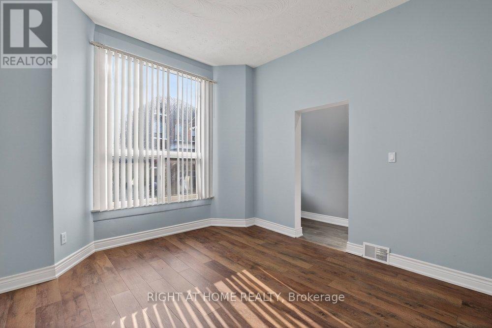 141 RAY STREET N - 6