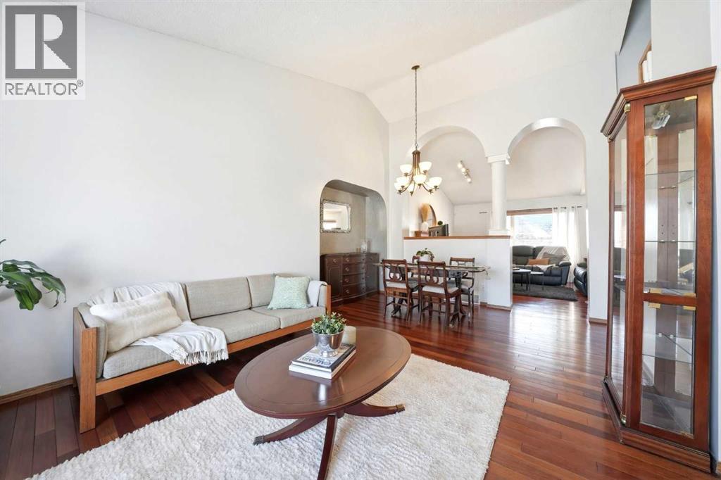 Single Family House for Sale in  Coral Keys Drive NE Coral Springs Calgary 