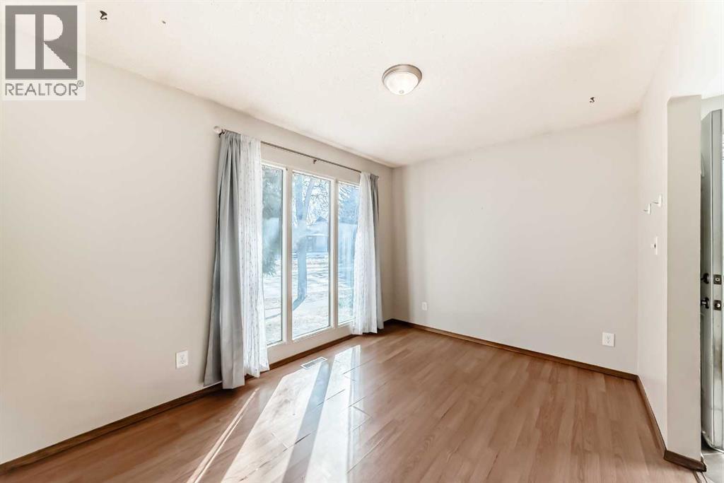 Single Family House 3 Level for Sale in  Midridge Drive SE Midnapore Calgary 