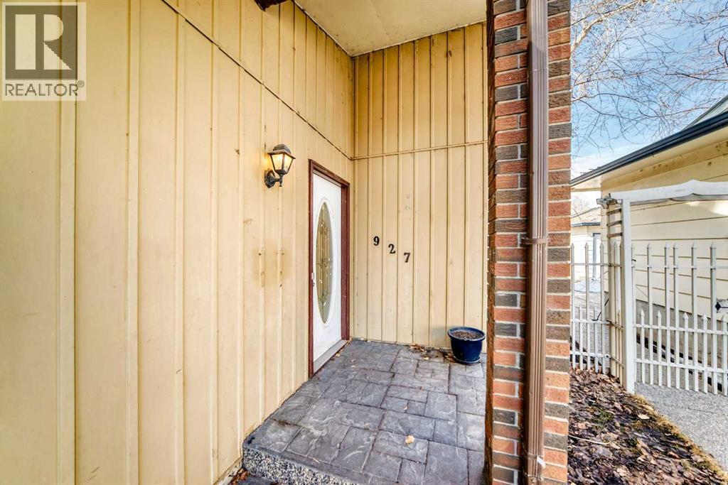 Single Family House 3 Level for Sale in  Midridge Drive SE Midnapore Calgary 