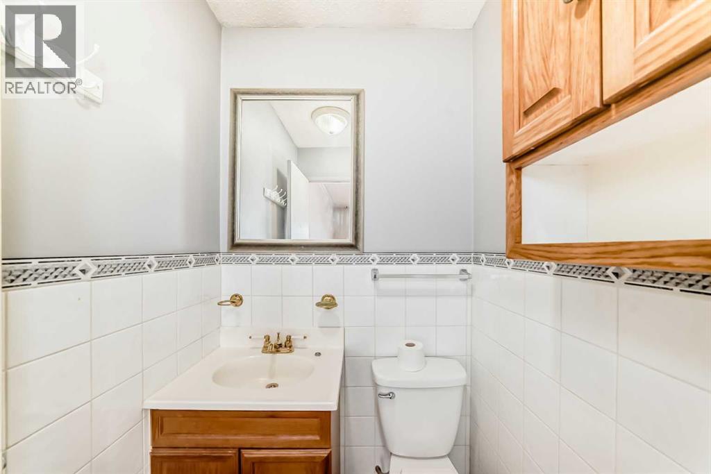 Single Family House 3 Level for Sale in  Midridge Drive SE Midnapore Calgary 