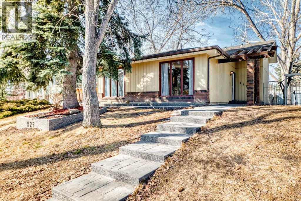 Single Family House 3 Level for Sale in  Midridge Drive SE Midnapore Calgary 