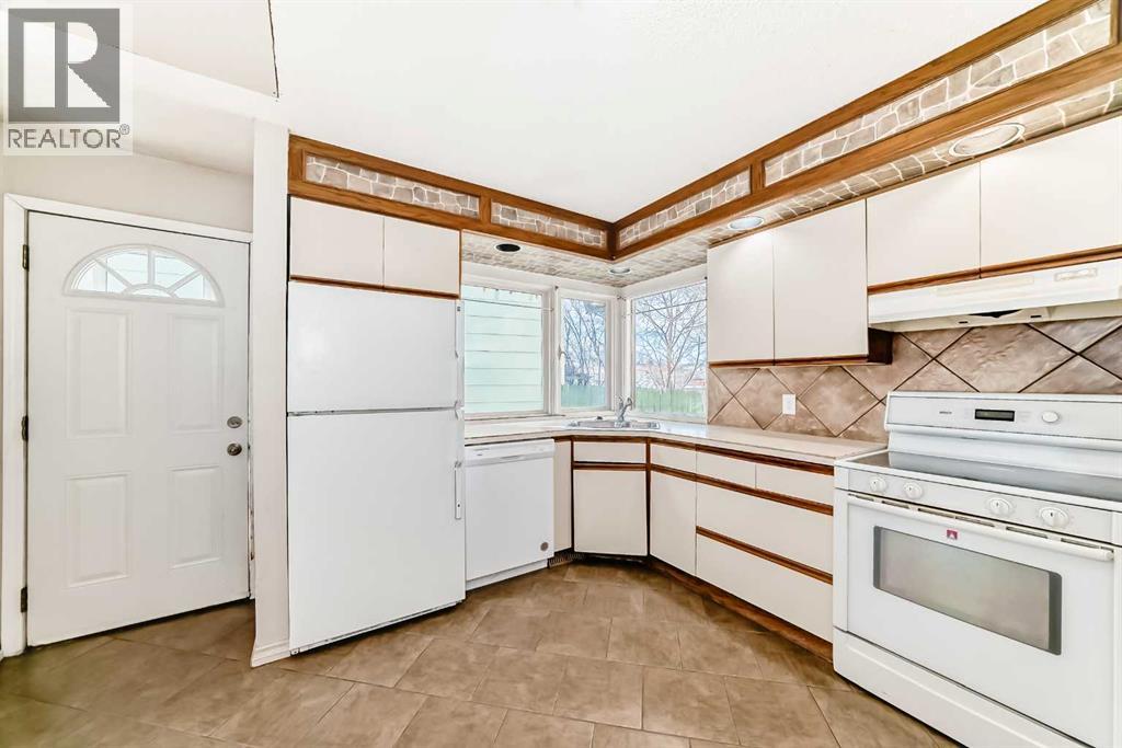 Single Family House 3 Level for Sale in  Midridge Drive SE Midnapore Calgary 