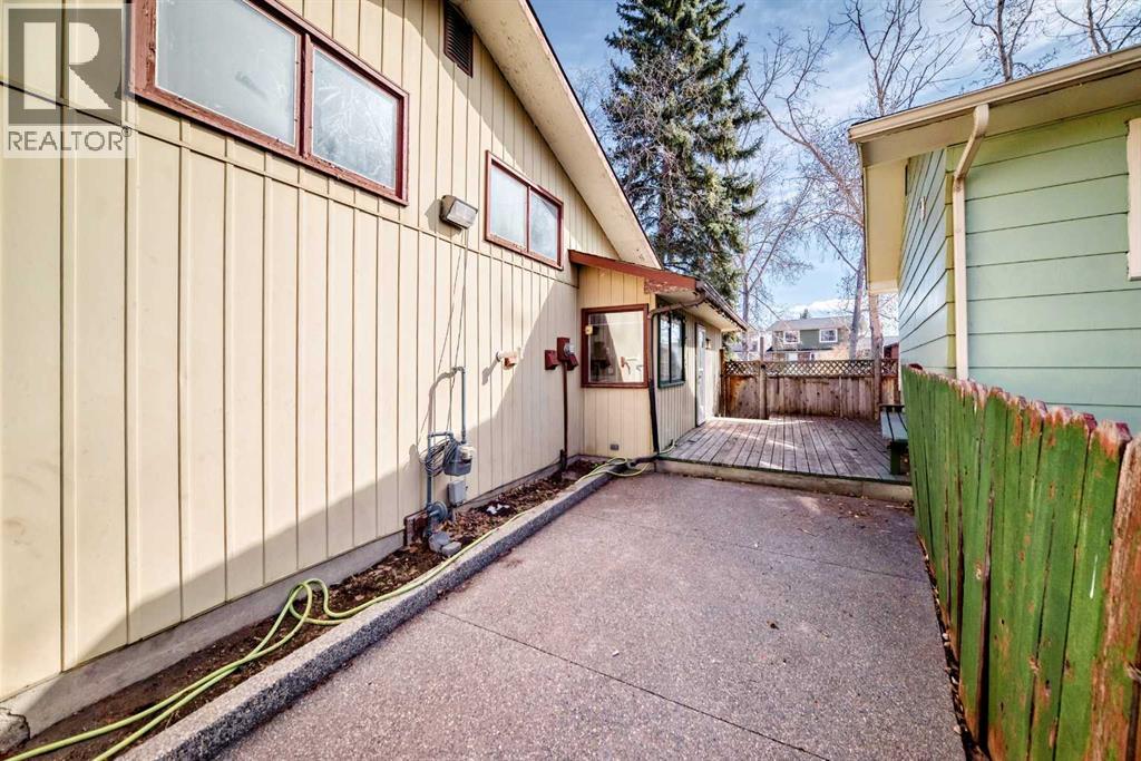 Single Family House 3 Level for Sale in  Midridge Drive SE Midnapore Calgary 