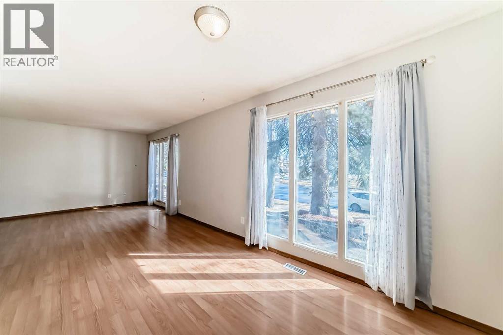 Single Family House 3 Level for Sale in  Midridge Drive SE Midnapore Calgary 