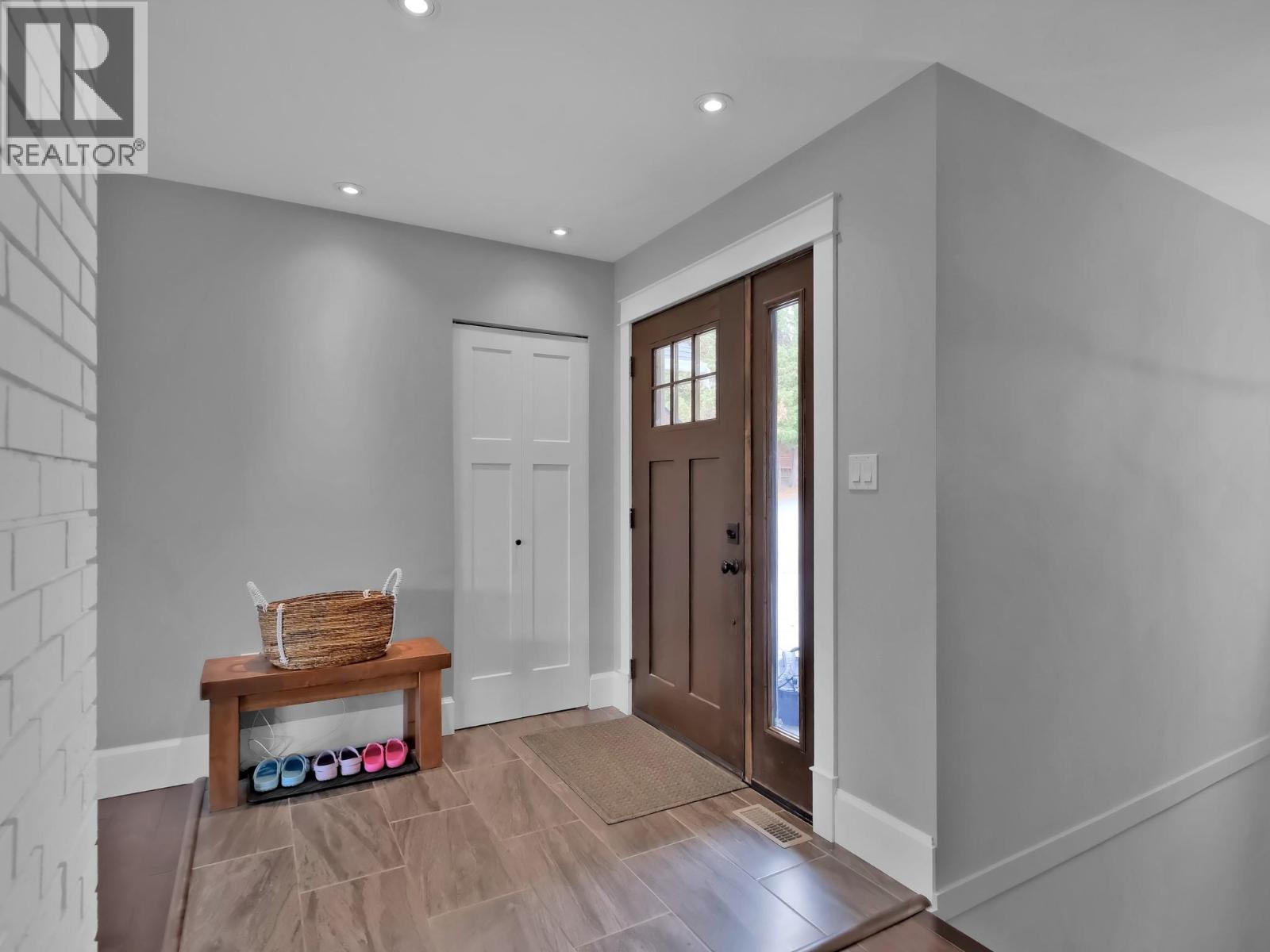  552 PINEVIEW Drive, Kaleden