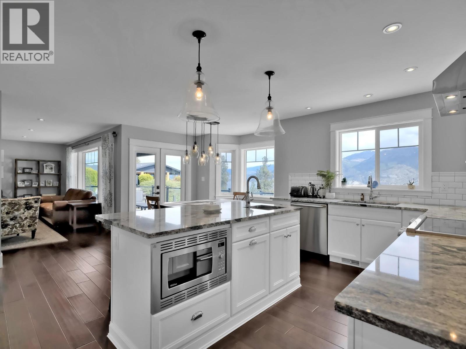  552 PINEVIEW Drive, Kaleden