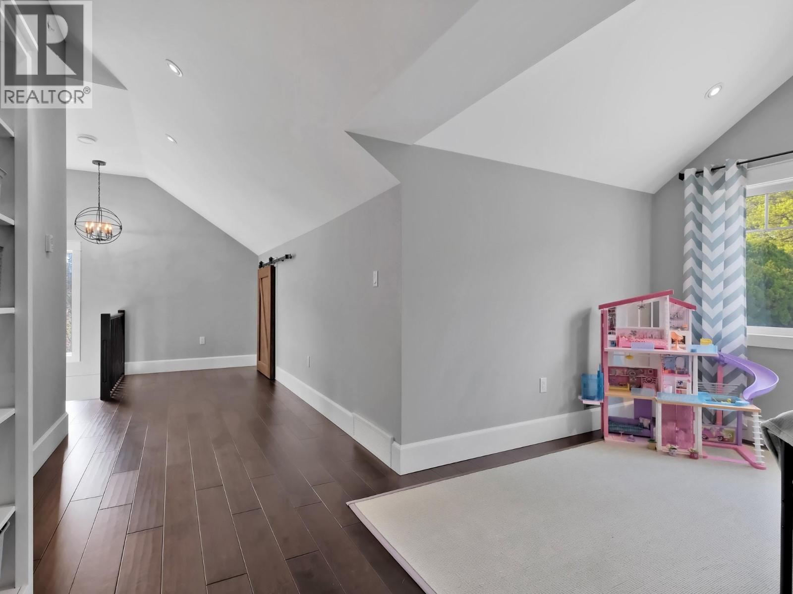  552 PINEVIEW Drive, Kaleden